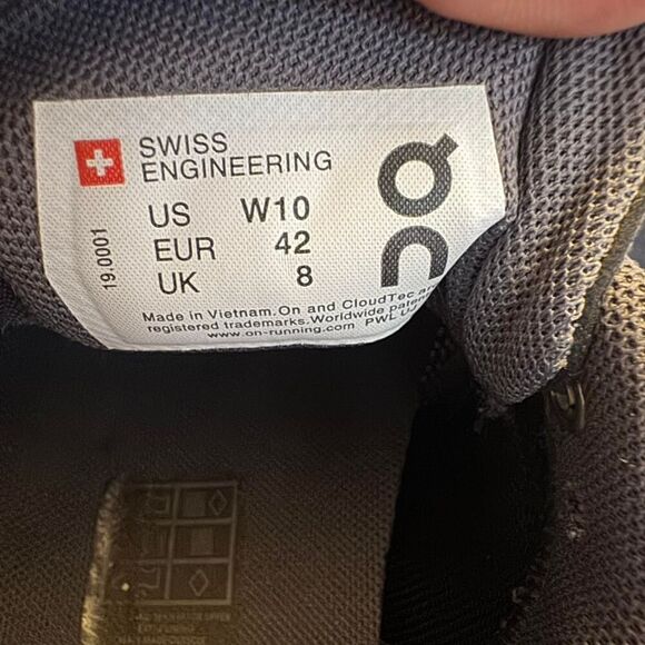 On-running Women's Black and Grey Trainers - Picture 7 of 7